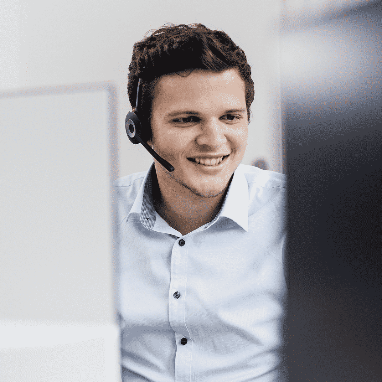 SalesViewer® service help desk employee