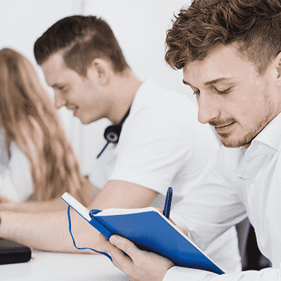 Junge Mitarbeiter aus dem Entwicklungsteam