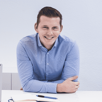 Ein Mitarbeiter im SalesViewer® Büro