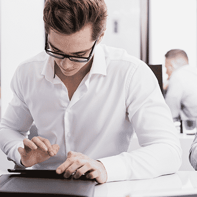 Ein Mitarbeiter aus dem Datenschutz-Team