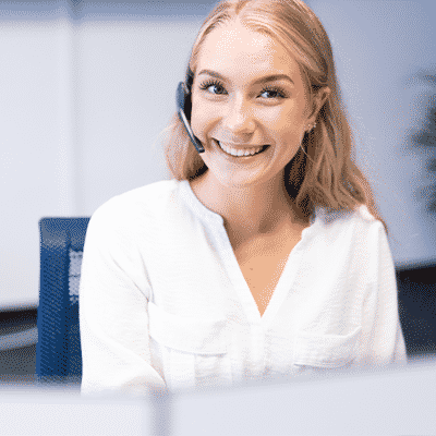 Eine junge Mitarbeiterin